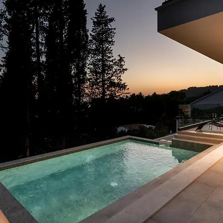 Awesome In With Outdoor Swimming Pool, Wifi And 3 Bedrooms 펜션 *