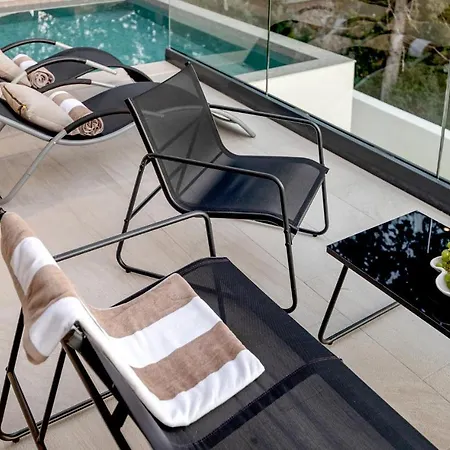 Awesome In With Outdoor Swimming Pool, Wifi And 3 Bedrooms 펜션 *