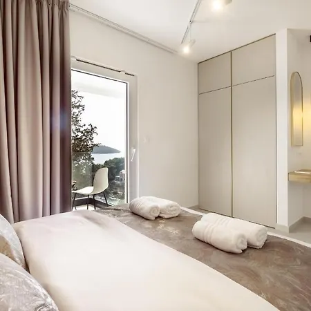 Awesome In With Outdoor Swimming Pool, Wifi And 3 Bedrooms * 벨라루카