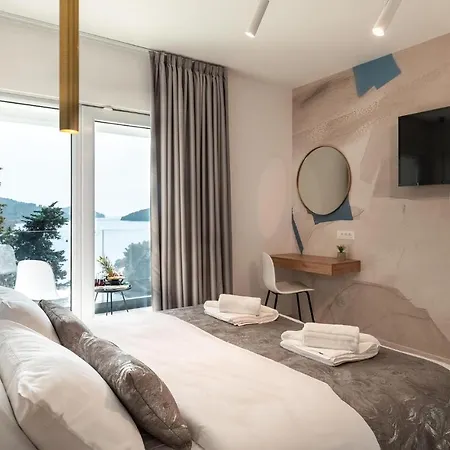 Awesome In With Outdoor Swimming Pool, Wifi And 3 Bedrooms 펜션 벨라루카