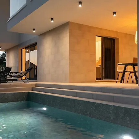 Awesome In With Outdoor Swimming Pool, Wifi And 3 Bedrooms * 벨라루카