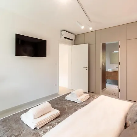 Awesome In With Outdoor Swimming Pool, Wifi And 3 Bedrooms 펜션 *