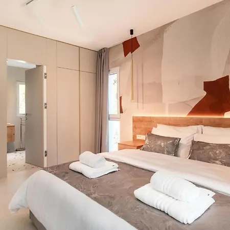 Awesome In With Outdoor Swimming Pool, Wifi And 3 Bedrooms Holiday home Vela Luka